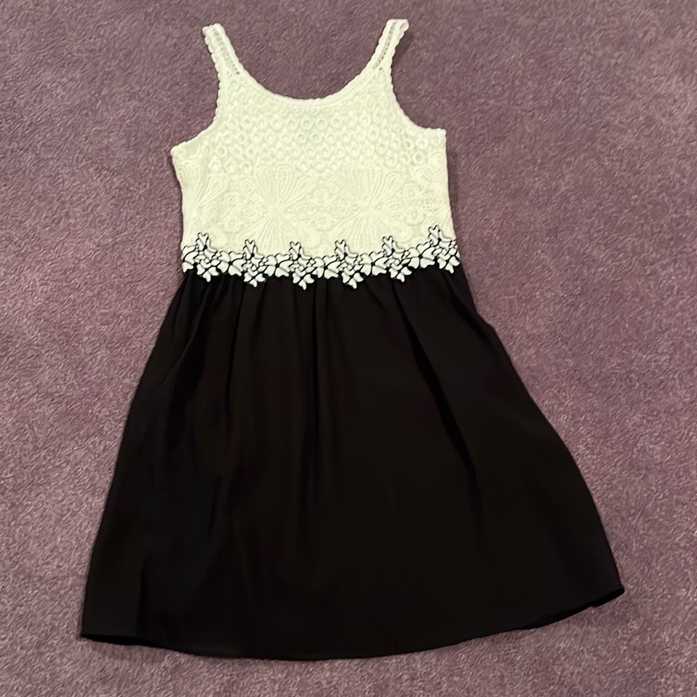 Beautiful Ally B dress, girls size 7, ivory crochet top and black lined bottom